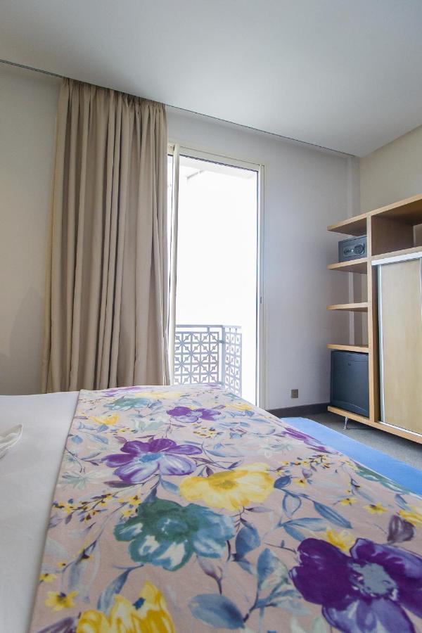Mandarin Palace Hotel&Spa Tanger Exteriér fotografie A bedroom in a student residence hall