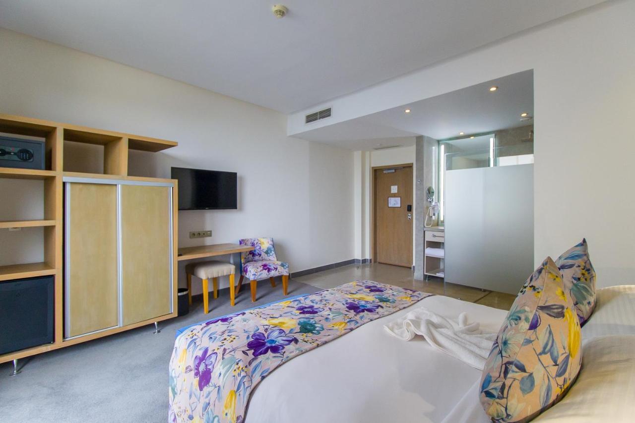 Mandarin Palace Hotel&Spa Tanger Exteriér fotografie A room at the hotel